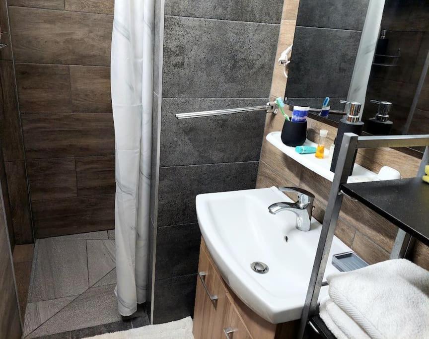 Ujszeged Apartman Zewnętrze zdjęcie
